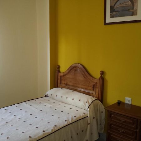 Hostal Atila Ricobayo エクステリア 写真