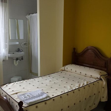 Hostal Atila Ricobayo エクステリア 写真