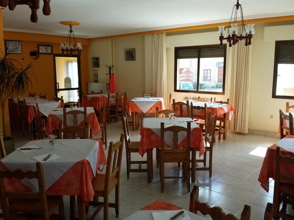 Hostal Atila Ricobayo エクステリア 写真